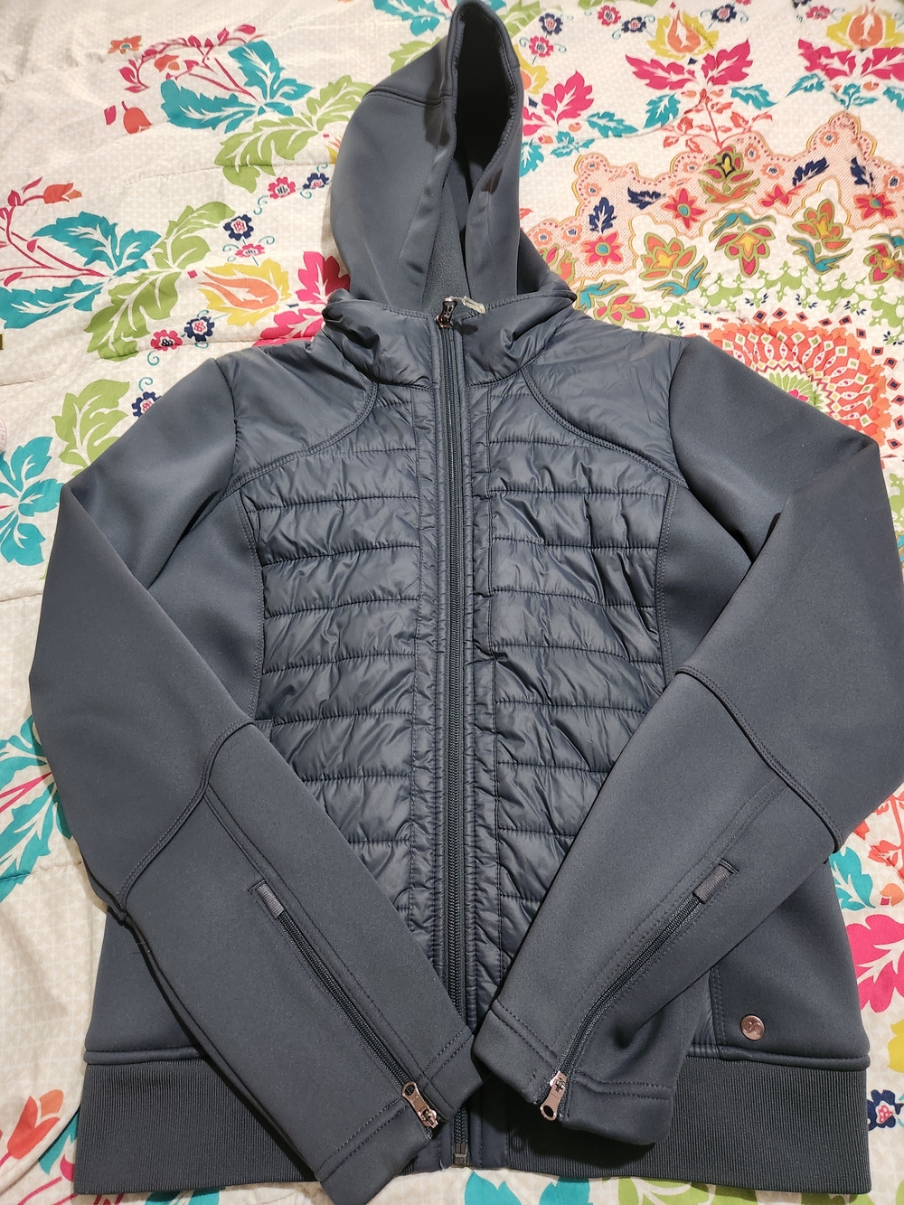 CALIA by Carrie Underwood Slate Quilted Hooded Puffer Jacket